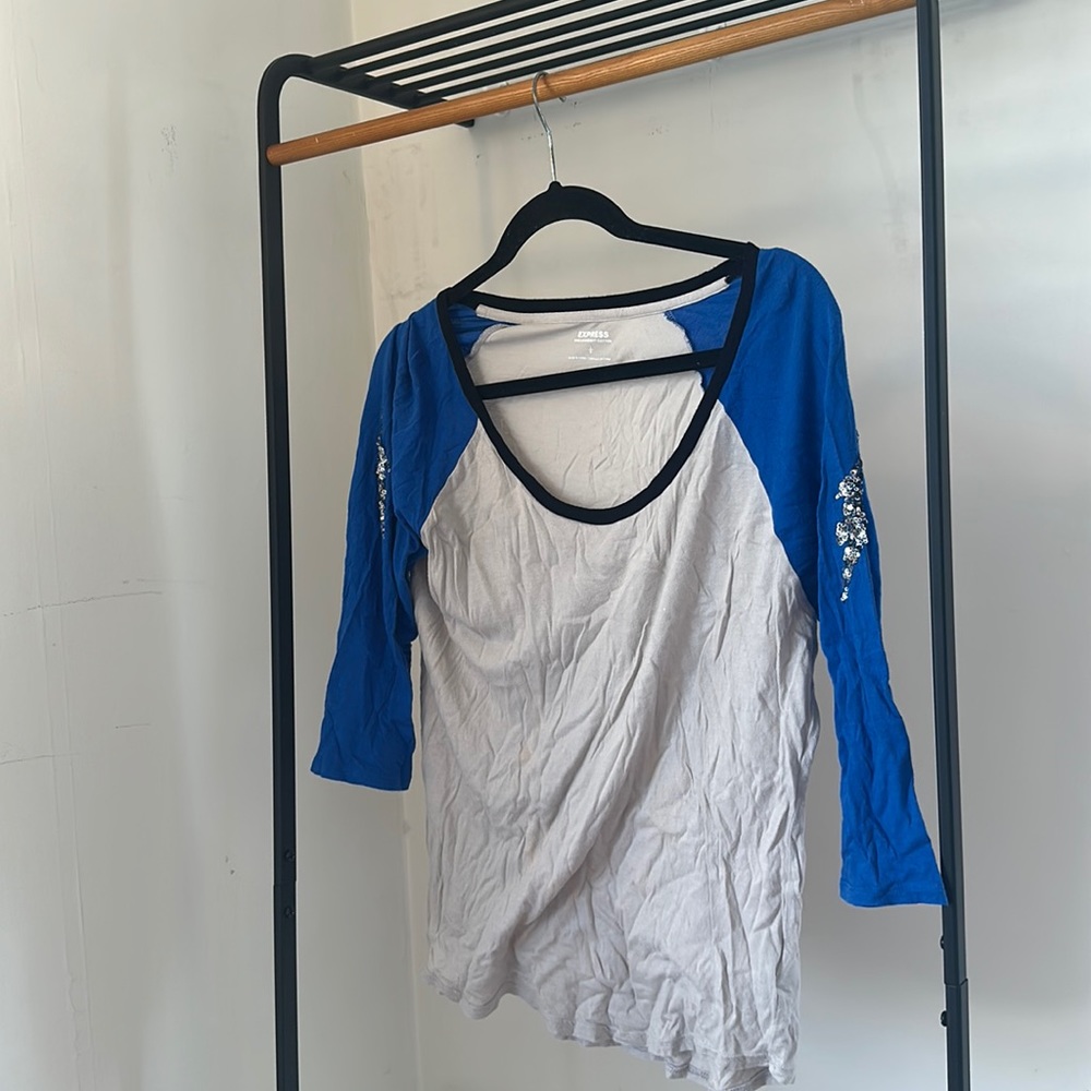 Women’s large blue express baseball tee with sequins lightning bolt